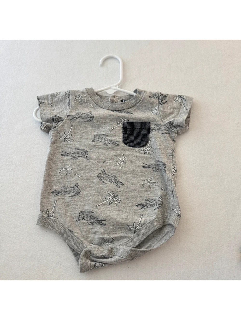 Baby Boy Tropical Palm & Alligator Bodysuit – Gray Short Sleeve w/Pocket